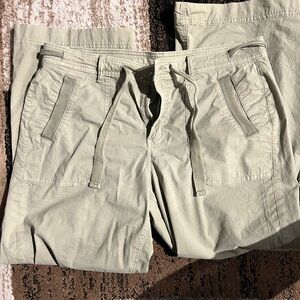 Woman’s Casual Pants in Light Green